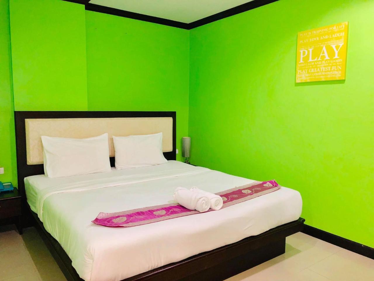 Hollywood Inn Love Patong Exterior photo